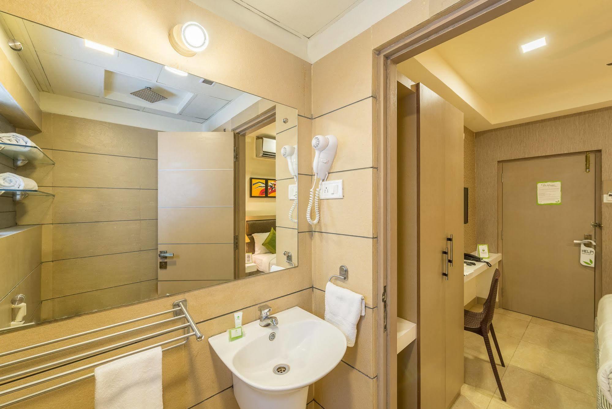 Hotel Treebo Nestlay Airport Alandur Chennai Exterior foto